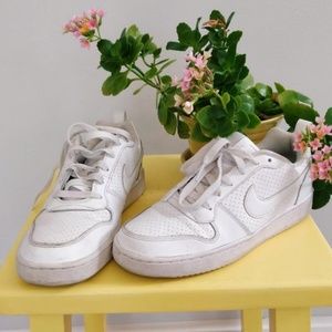 Nike | White Chunky Sneakers